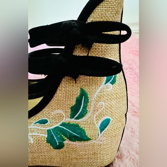 Vintage Chinese Floral Hibiscus Embroidery Strappy Round Toe Platform Wedges - Picture 5 of 16